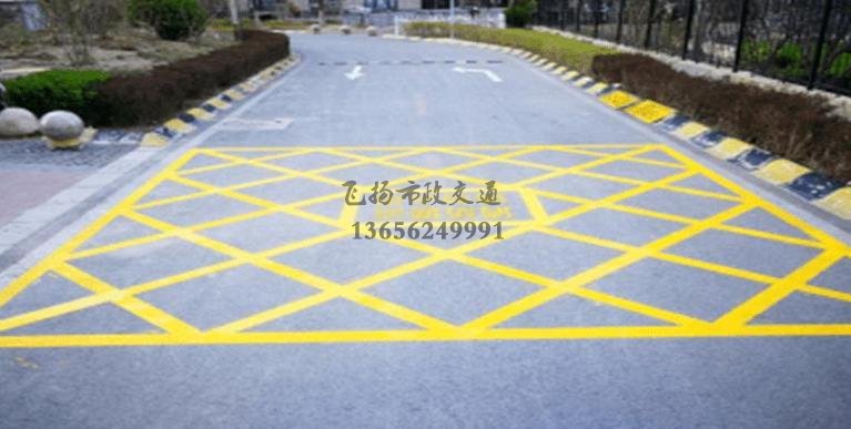 蘇州小區(qū)道路消防車通道劃線標準化示意圖，停車場消防車通道的設(shè)計規(guī)定要求？