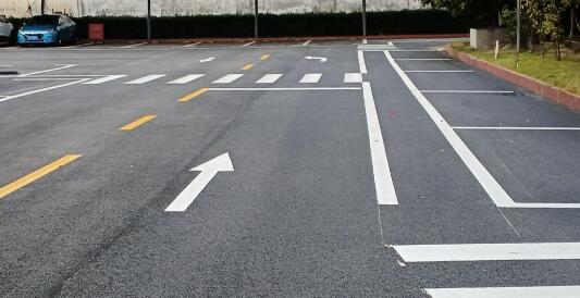 蘇州廠區(qū)劃線解讀，100個小車位需要多少桶油漆？