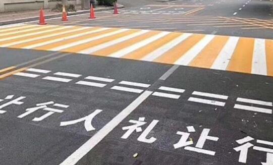 廠區(qū)停車位劃線施工找哪家？專業(yè)團(tuán)隊(duì)為您排憂解難